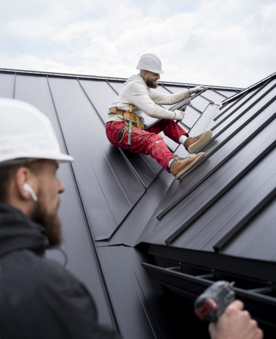 construction-people-working-roof Roofing
